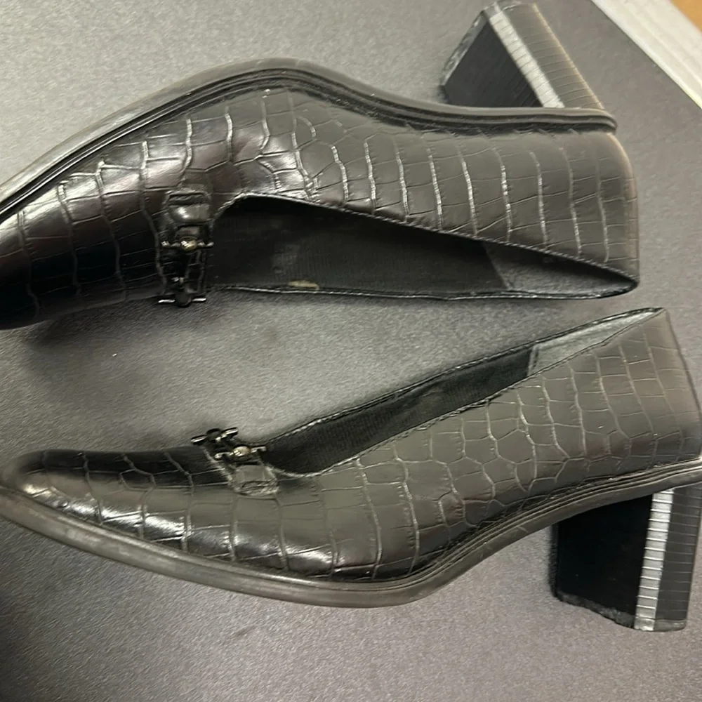 Studio women’s genuine leather slip on loafer made in Brazil size 10 M